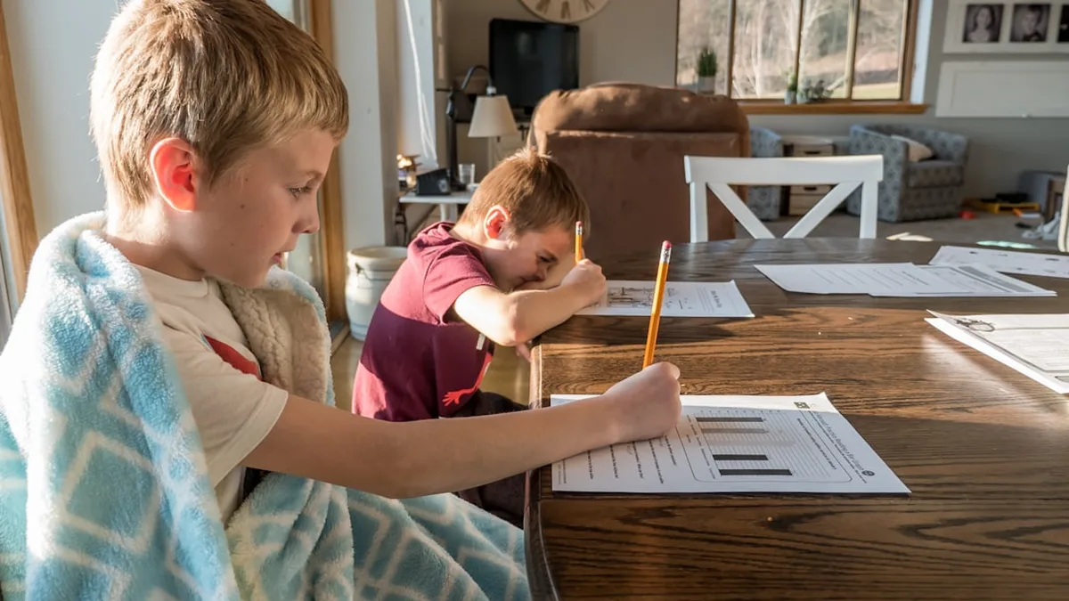 Aide aux devoirs : accompagner sans y perdre son calme